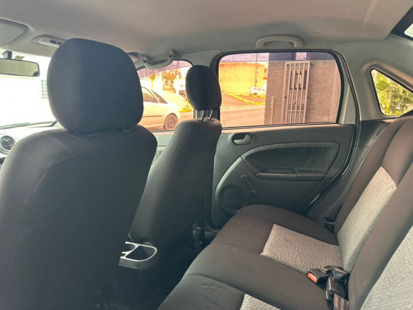 FORD Fiesta Sedan 1.6 4P FLEX FORD Fiesta Sedan 1.6 4P FLEX