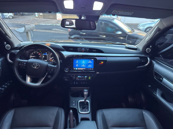 TOYOTA Hilux Caminhonete 2.8 16V SRX 4X4 DIESEL CABINE DUPLA AUTOMÁTICO TOYOTA Hilux Caminhonete 2.8 16V SRX 4X4 DIESEL CABINE DUPLA AUTOMÁTICO