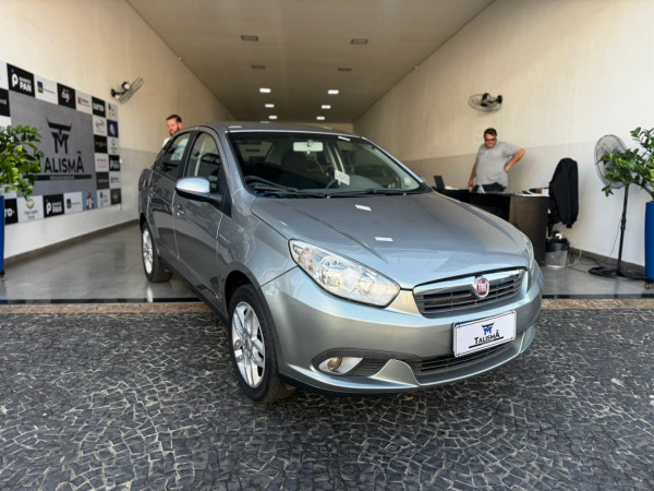FIAT Grand Siena 1.6 16V 4P FLEX ESSENCE DUALOGIC AUTOMATIZADO FIAT Grand Siena 1.6 16V 4P FLEX ESSENCE DUALOGIC AUTOMATIZADO