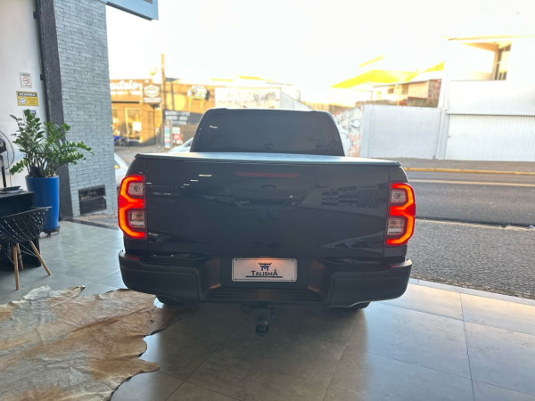 TOYOTA Hilux Caminhonete 2.8 16V SRX 4X4 DIESEL CABINE DUPLA AUTOMÁTICO TOYOTA Hilux Caminhonete 2.8 16V SRX 4X4 DIESEL CABINE DUPLA AUTOMÁTICO