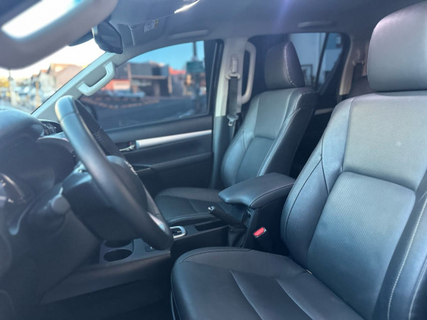 TOYOTA Hilux Caminhonete 2.8 16V SRX 4X4 DIESEL CABINE DUPLA AUTOMÁTICO TOYOTA Hilux Caminhonete 2.8 16V SRX 4X4 DIESEL CABINE DUPLA AUTOMÁTICO