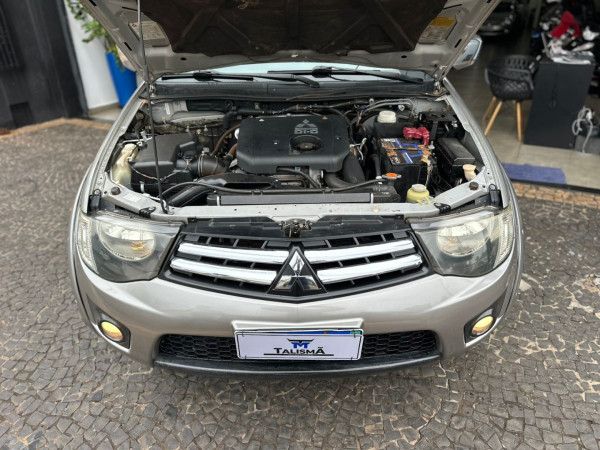 MITSUBISHI L 200 Triton 3.2 16V HPE 4X4 CABINE DUPLA TURBO DIESEL INTERCOOLER MITSUBISHI L 200 Triton 3.2 16V HPE 4X4 CABINE DUPLA TURBO DIESEL INTERCOOLER