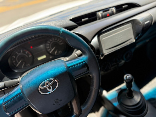 TOYOTA Hilux Caminhonete 2.8 4X4 DIESEL CABINE SIMPLES
