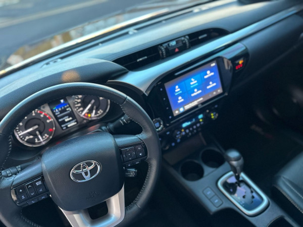 TOYOTA Hilux Caminhonete 2.8 16V SRX 4X4 DIESEL CABINE DUPLA AUTOMÁTICO TOYOTA Hilux Caminhonete 2.8 16V SRX 4X4 DIESEL CABINE DUPLA AUTOMÁTICO