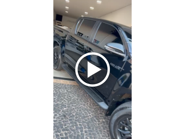 TOYOTA Hilux Caminhonete 2.8 16V SRX 4X4 DIESEL CABINE DUPLA AUTOMÁTICO TOYOTA Hilux Caminhonete 2.8 16V SRX 4X4 DIESEL CABINE DUPLA AUTOMÁTICO