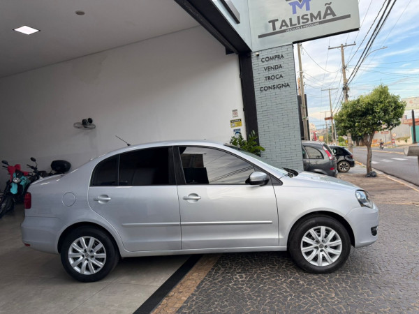 VOLKSWAGEN Polo Sedan 1.6 4P COMFORTLINE FLEX