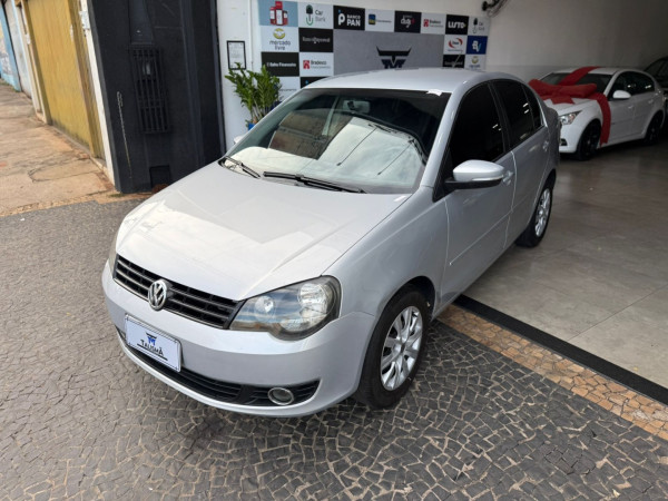 VOLKSWAGEN Polo Sedan 1.6 4P COMFORTLINE FLEX