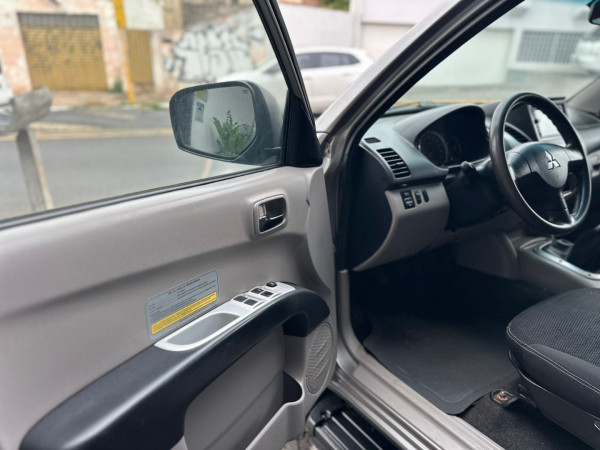 MITSUBISHI L 200 Triton 3.2 16V HPE 4X4 CABINE DUPLA TURBO DIESEL INTERCOOLER MITSUBISHI L 200 Triton 3.2 16V HPE 4X4 CABINE DUPLA TURBO DIESEL INTERCOOLER