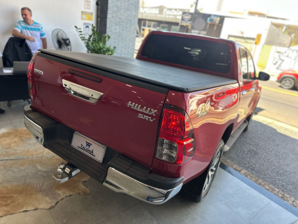 TOYOTA Hilux Caminhonete 2.8 16V SRV 4X4 DIESEL CABINE DUPLA AUTOMÁTICO TOYOTA Hilux Caminhonete 2.8 16V SRV 4X4 DIESEL CABINE DUPLA AUTOMÁTICO