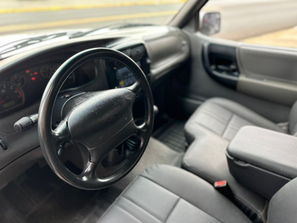 FORD Ranger 2.3 16V XLS SPORT CABINE SIMPLES FORD Ranger 2.3 16V XLS SPORT CABINE SIMPLES