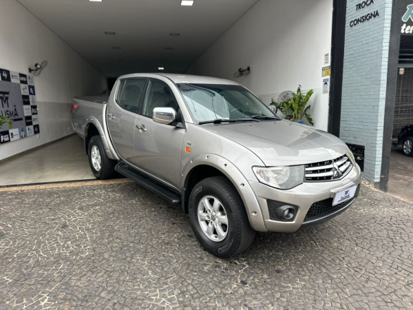 MITSUBISHI L 200 Triton 3.2 16V HPE 4X4 CABINE DUPLA TURBO DIESEL INTERCOOLER MITSUBISHI L 200 Triton 3.2 16V HPE 4X4 CABINE DUPLA TURBO DIESEL INTERCOOLER