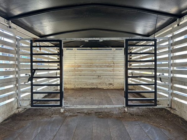 HYUNDAI HR 2.5 TCI HD DIESEL CARROCERIA DE MADEIRA HYUNDAI HR 2.5 TCI HD DIESEL CARROCERIA DE MADEIRA