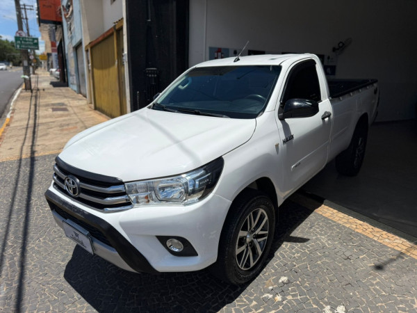 TOYOTA Hilux Caminhonete 2.8 4X4 DIESEL CABINE SIMPLES