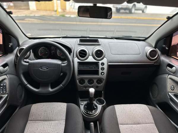 FORD Fiesta Sedan 1.6 4P FLEX FORD Fiesta Sedan 1.6 4P FLEX