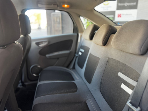 FIAT Grand Siena 1.6 16V 4P FLEX ESSENCE DUALOGIC AUTOMATIZADO FIAT Grand Siena 1.6 16V 4P FLEX ESSENCE DUALOGIC AUTOMATIZADO