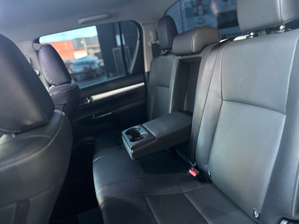 TOYOTA Hilux Caminhonete 2.8 16V SRX 4X4 DIESEL CABINE DUPLA AUTOMÁTICO TOYOTA Hilux Caminhonete 2.8 16V SRX 4X4 DIESEL CABINE DUPLA AUTOMÁTICO