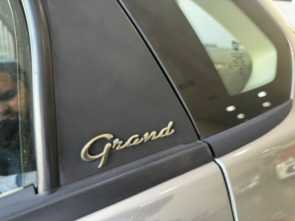 FIAT Grand Siena 1.6 16V 4P FLEX ESSENCE DUALOGIC AUTOMATIZADO FIAT Grand Siena 1.6 16V 4P FLEX ESSENCE DUALOGIC AUTOMATIZADO