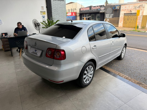 VOLKSWAGEN Polo Sedan 1.6 4P COMFORTLINE FLEX