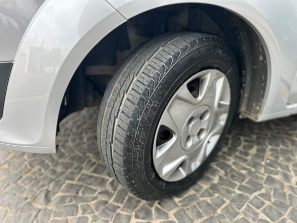 FORD Fiesta Sedan 1.6 4P FLEX FORD Fiesta Sedan 1.6 4P FLEX