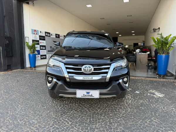 TOYOTA Hilux SW4 2.8 4P SRX 4X4 TURBO DIESEL AUTOMÁTICO