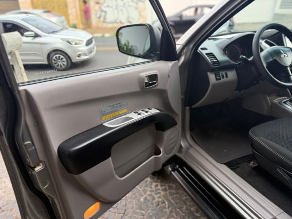 MITSUBISHI L 200 Triton 3.2 16V HPE 4X4 CABINE DUPLA TURBO DIESEL INTERCOOLER