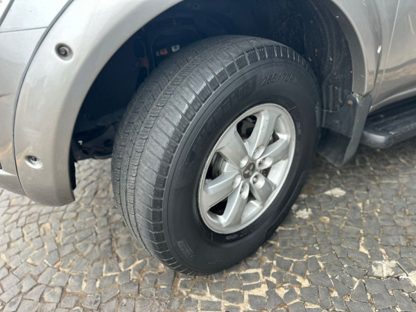 MITSUBISHI L 200 Triton 3.2 16V HPE 4X4 CABINE DUPLA TURBO DIESEL INTERCOOLER MITSUBISHI L 200 Triton 3.2 16V HPE 4X4 CABINE DUPLA TURBO DIESEL INTERCOOLER