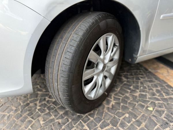 VOLKSWAGEN Polo Sedan 1.6 4P COMFORTLINE FLEX