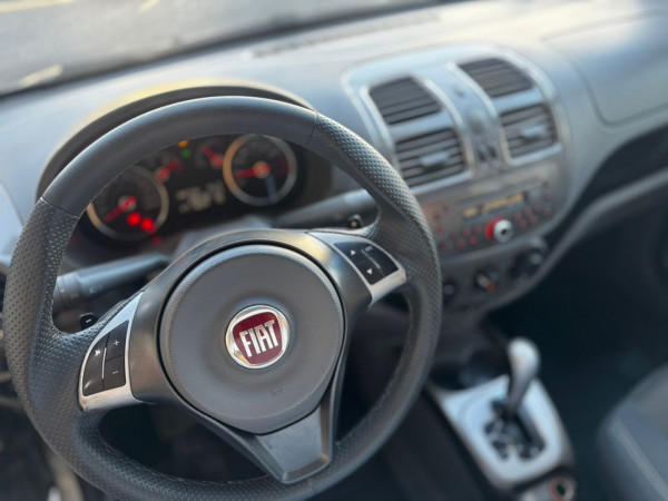 FIAT Grand Siena 1.6 16V 4P FLEX ESSENCE DUALOGIC AUTOMATIZADO FIAT Grand Siena 1.6 16V 4P FLEX ESSENCE DUALOGIC AUTOMATIZADO