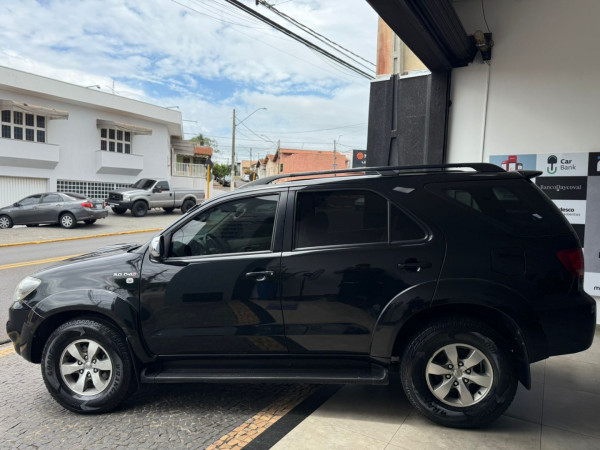 TOYOTA Hilux SW4 3.0 16V 4P SRV 4X4 TURBO DIESEL AUTOMÁTICO