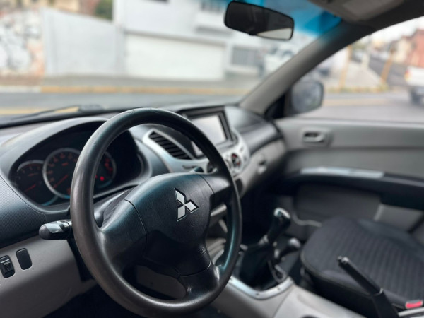 MITSUBISHI L 200 Triton 3.2 16V HPE 4X4 CABINE DUPLA TURBO DIESEL INTERCOOLER MITSUBISHI L 200 Triton 3.2 16V HPE 4X4 CABINE DUPLA TURBO DIESEL INTERCOOLER