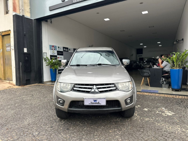 MITSUBISHI L 200 Triton 3.2 16V HPE 4X4 CABINE DUPLA TURBO DIESEL INTERCOOLER MITSUBISHI L 200 Triton 3.2 16V HPE 4X4 CABINE DUPLA TURBO DIESEL INTERCOOLER