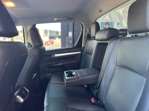 TOYOTA Hilux Caminhonete 2.8 16V SRV 4X4 DIESEL CABINE DUPLA AUTOMÁTICO TOYOTA Hilux Caminhonete 2.8 16V SRV 4X4 DIESEL CABINE DUPLA AUTOMÁTICO