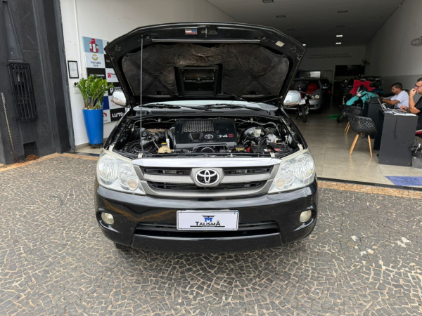 TOYOTA Hilux SW4 3.0 16V 4P SRV 4X4 TURBO DIESEL AUTOMÁTICO