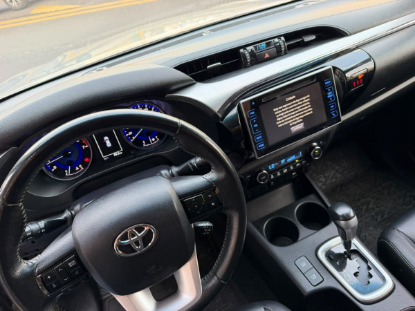 TOYOTA Hilux Caminhonete 2.7 16V 4P SRV FLEX CABINE DUPLA AUTOMÁTICO