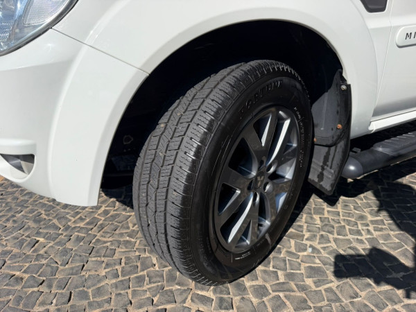 MITSUBISHI Pajero TR4 2.0 16V 4P