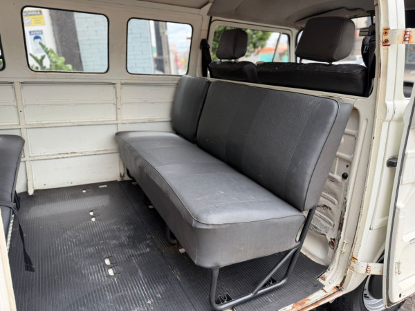 VOLKSWAGEN Kombi 1.6 STD 9 LUGARES