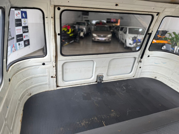 VOLKSWAGEN Kombi 1.6 STD 9 LUGARES