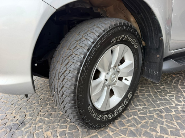 TOYOTA Hilux Caminhonete 2.7 16V 4P SRV FLEX CABINE DUPLA AUTOMÁTICO