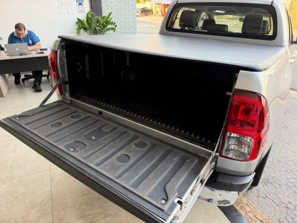 TOYOTA Hilux Caminhonete 2.7 16V 4P SRV FLEX CABINE DUPLA AUTOMÁTICO