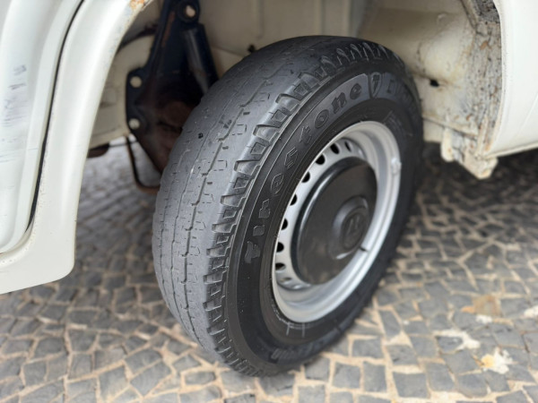 VOLKSWAGEN Kombi 1.6 STD 9 LUGARES