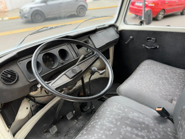 VOLKSWAGEN Kombi 1.6 STD 9 LUGARES