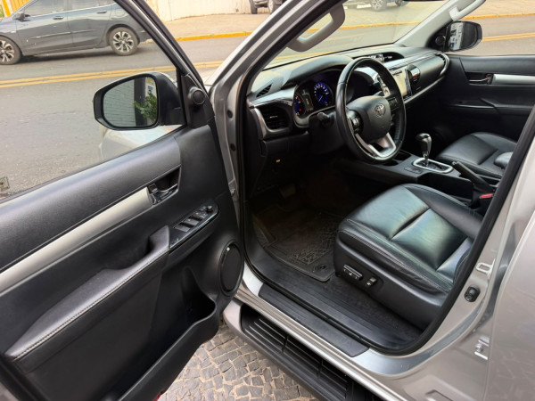 TOYOTA Hilux Caminhonete 2.7 16V 4P SRV FLEX CABINE DUPLA AUTOMÁTICO