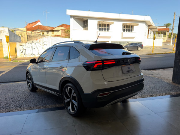 VOLKSWAGEN Nivus 1.0 4P FLEX 200 TSI HIGHLINE TURBO AUTOMÁTICO
