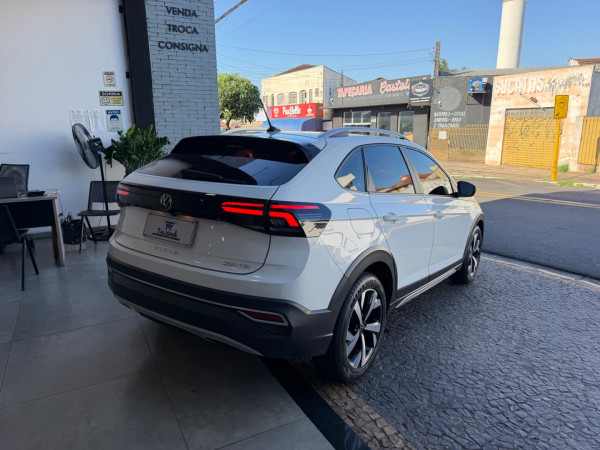 VOLKSWAGEN Nivus 1.0 4P FLEX 200 TSI HIGHLINE TURBO AUTOMÁTICO