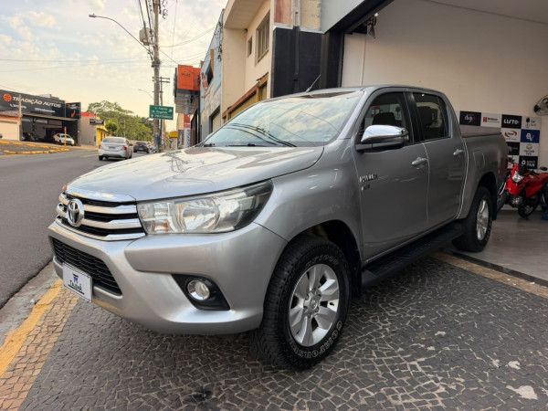 TOYOTA Hilux Caminhonete 2.7 16V 4P SRV FLEX CABINE DUPLA AUTOMÁTICO