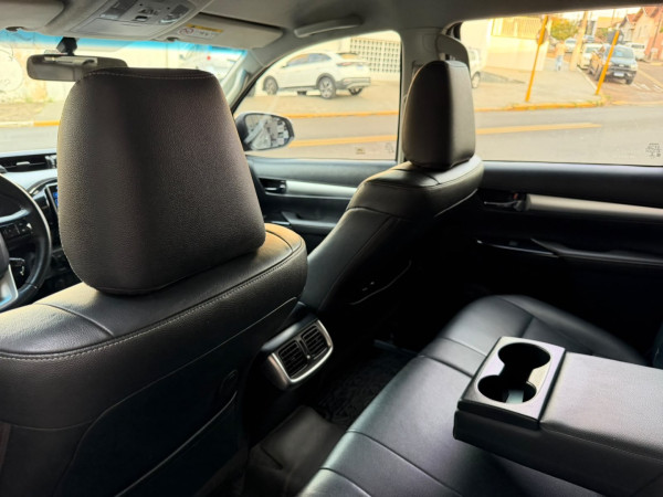TOYOTA Hilux Caminhonete 2.7 16V 4P SRV FLEX CABINE DUPLA AUTOMÁTICO