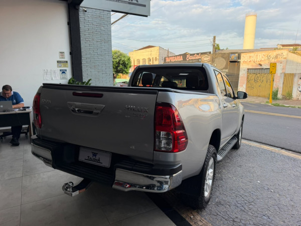 TOYOTA Hilux Caminhonete 2.7 16V 4P SRV FLEX CABINE DUPLA AUTOMÁTICO
