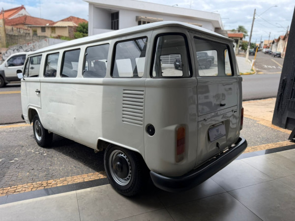VOLKSWAGEN Kombi 1.6 STD 9 LUGARES