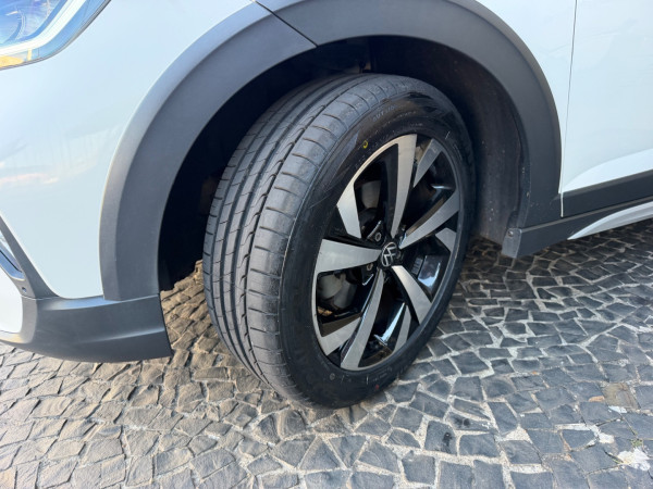 VOLKSWAGEN Nivus 1.0 4P FLEX 200 TSI HIGHLINE TURBO AUTOMÁTICO