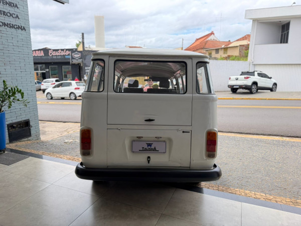 VOLKSWAGEN Kombi 1.6 STD 9 LUGARES